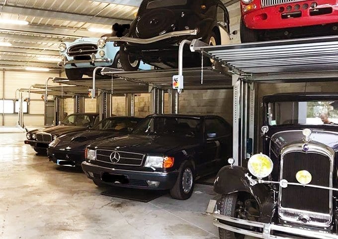 Technicien spécialisé pendant une intervention de maintenance